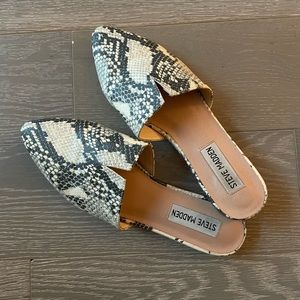 Steve Madden flat mules - size 6